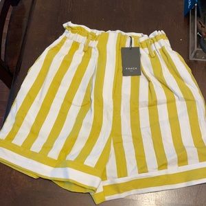 Yellow plaid mom shorts ! Brand new ! Size small .